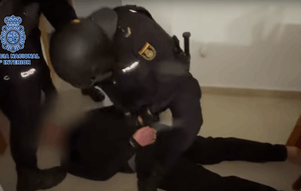 NEVEROVATAN SNIMAK HAPŠENJA U ŠPANIJI: ‘Pala’ srpsko-španska <span style='color:red;'><b>narko-banda</b></span> (VIDEO)